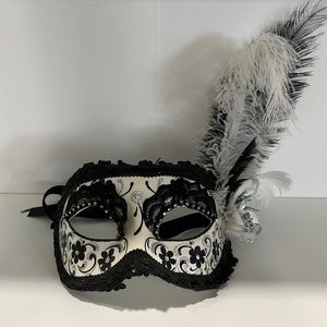 Masquerade mask- like new